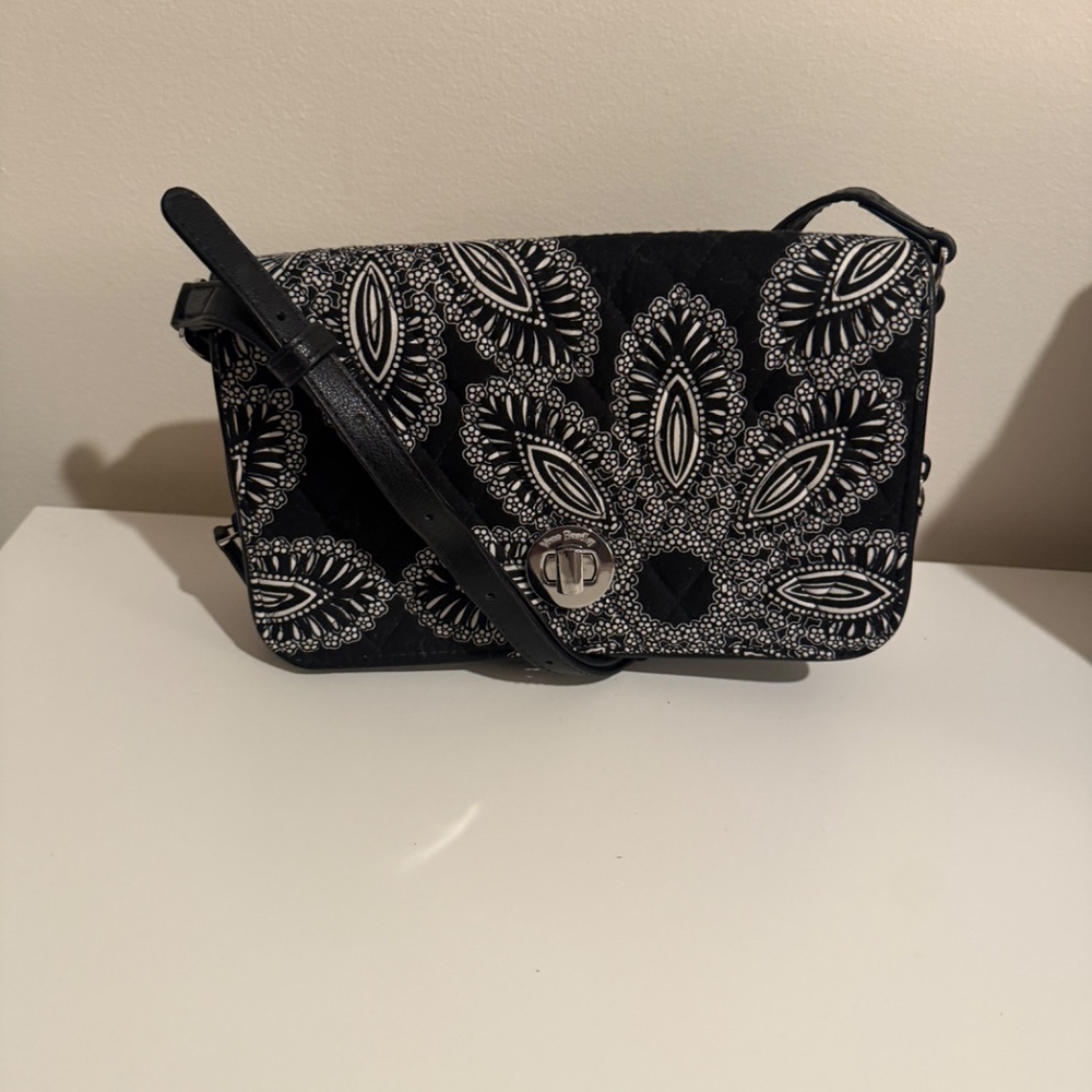 Vera Bradley Turnlock Crossbody in Blanco Bouquet - Picture 3 of 3